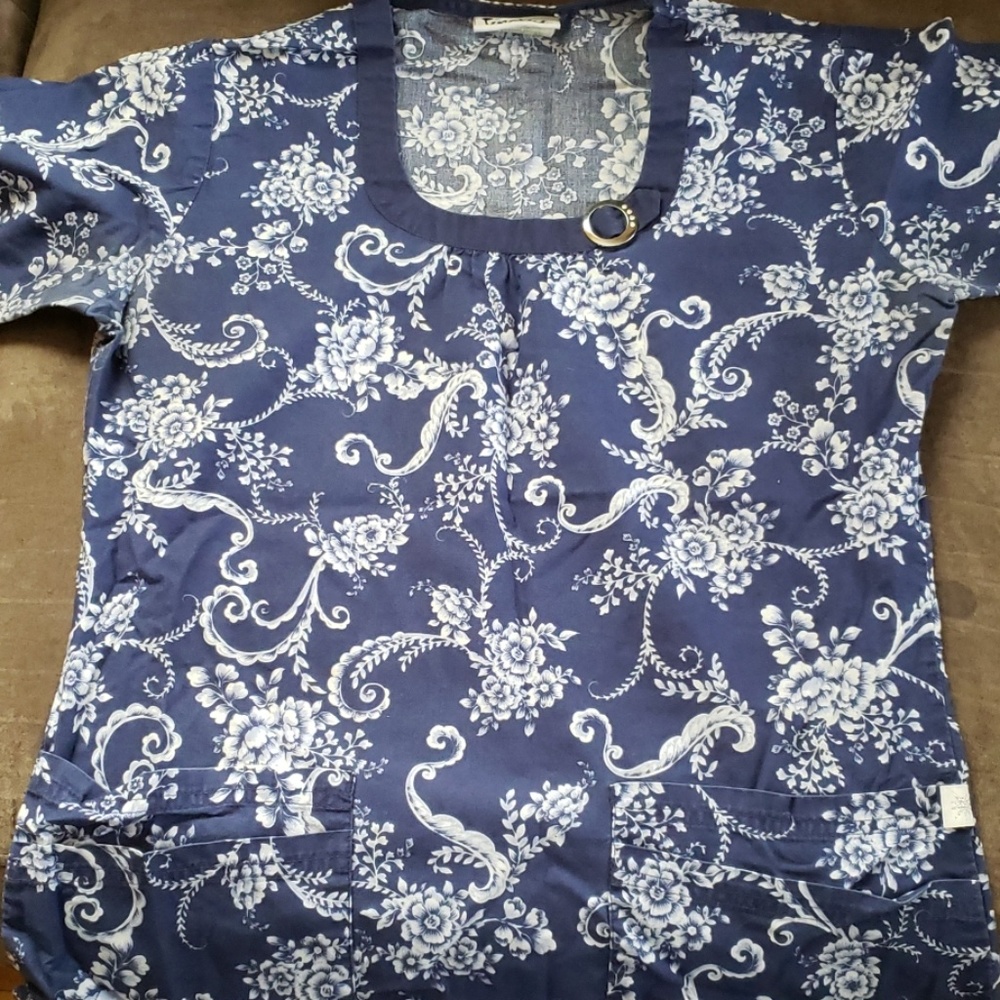 Scrub top